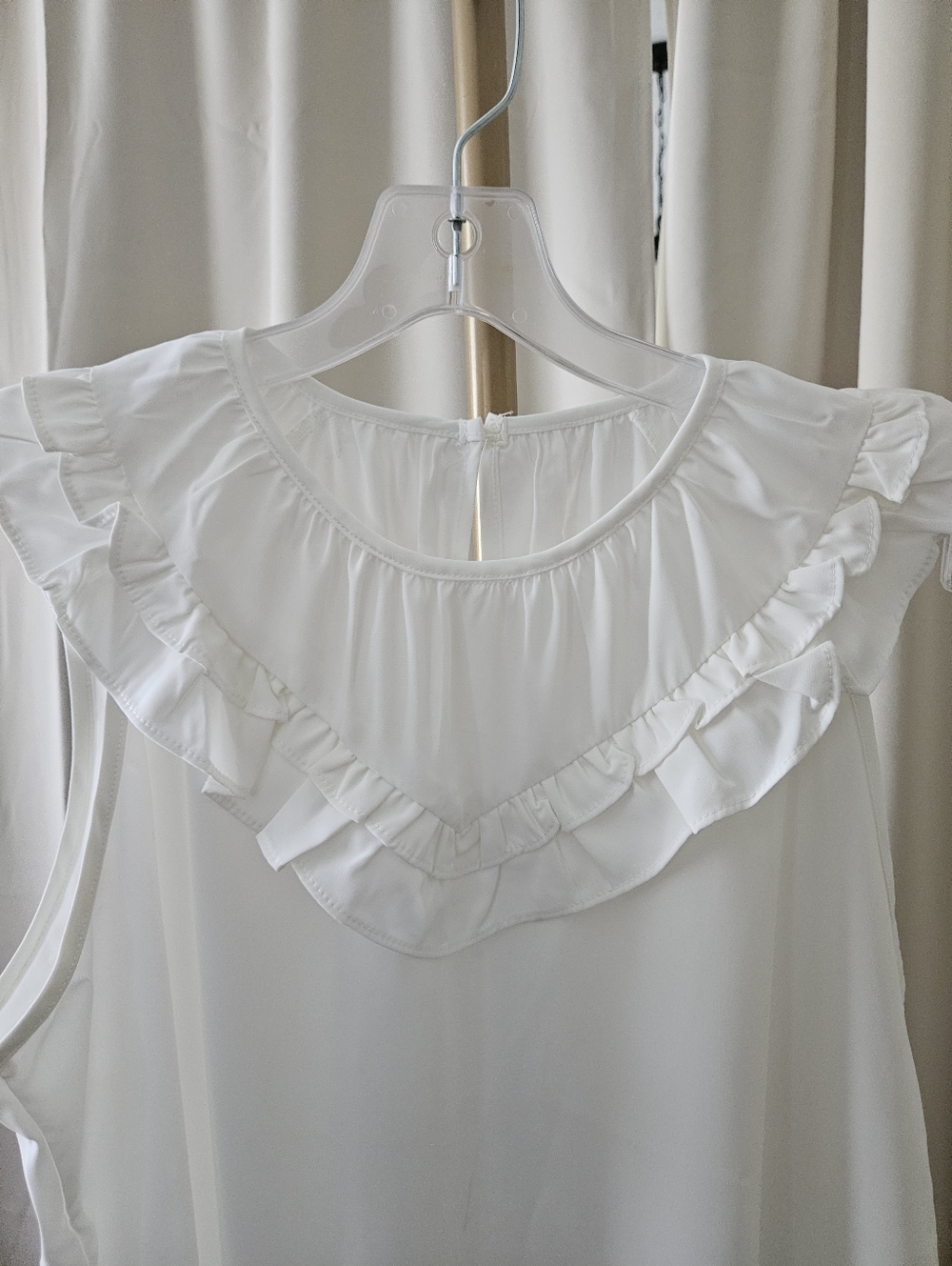 Wholesalesir – Delicate White Ruffle Neck Sleeveless Blouse - Picture 3 of 6